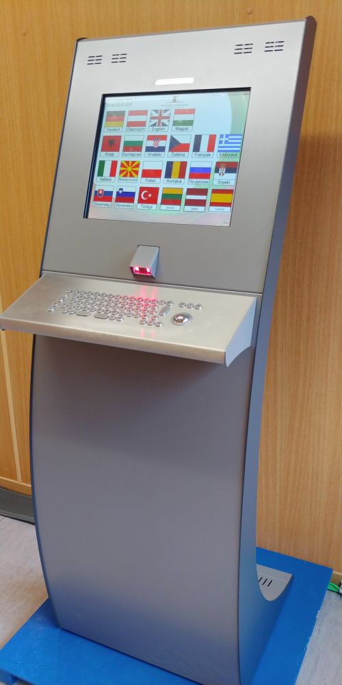 i-line Turn Self Service Kiosk mit Tastatur indoor